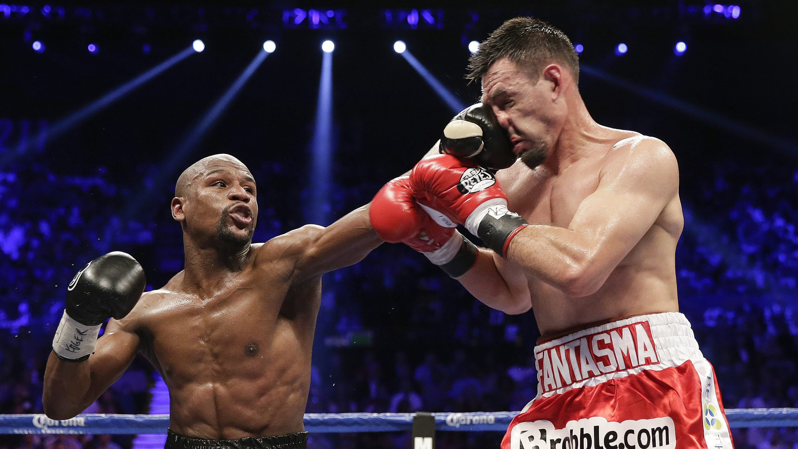 Faker重返赛场，晋级下一阶段首场状态出色，SKT观众沸腾！比赛高潮迭起