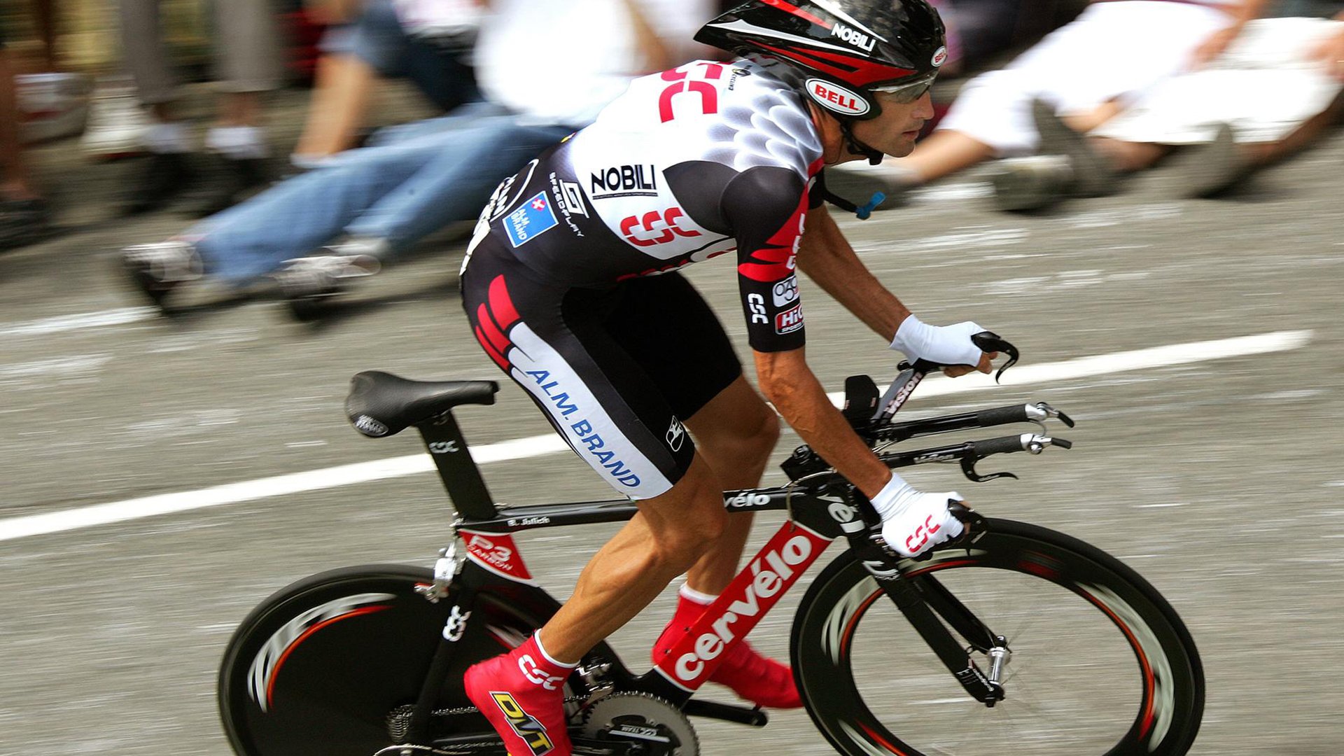 欧联杯抢七大战对决在即！巴黎圣日耳曼演练定位球，俄克拉荷马城雷霆密集防守应对